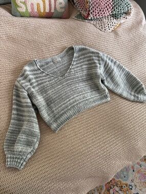 Urban Outfitters Cropped V-Neck Sweater in Heather Gray Stripes